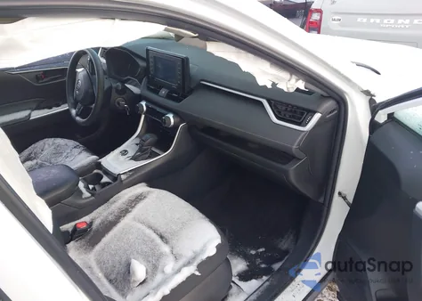 2021 Toyota Rav4 Hybrid Le z USA, uszkodzony, nr VIN 4T3MWRFVXMU028025